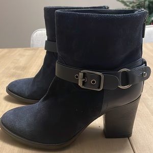 Aquatalia size 9 booties